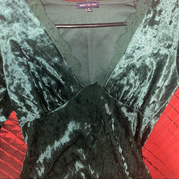 Velour Deep Green Long-Sleeved Mini Dress - Picture 3 of 14